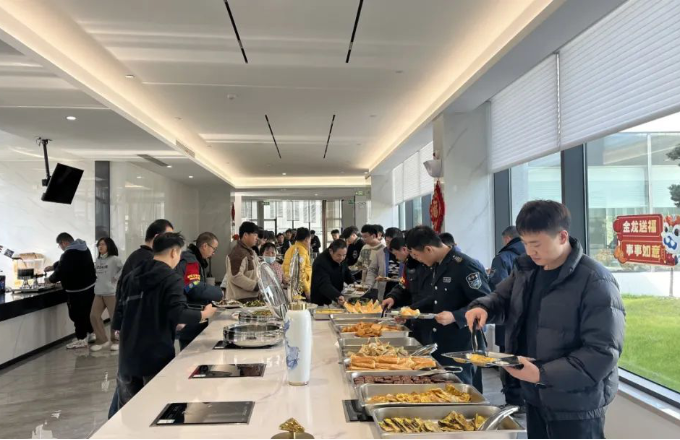 温暖迎春  共庆新年｜BB视讯光电后勤包管在行动